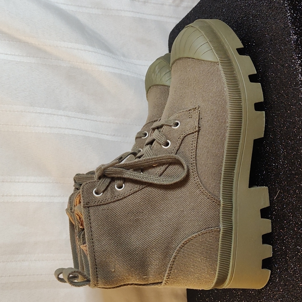 Universal Thread Sneakers - image 3